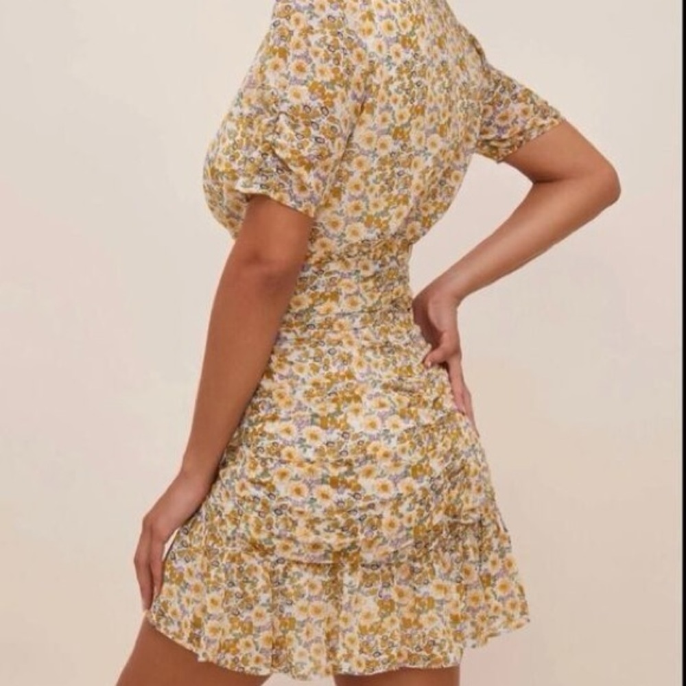 ASTR The Label Lucky Me Daisy Floral Ruched Mini Dress in Mustard Yellow Blue S - Picture 8 of 8